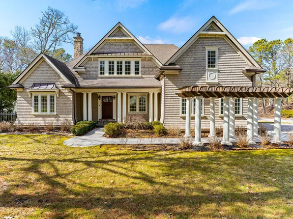 4 Vale Lane, Mashpee, MA 02649