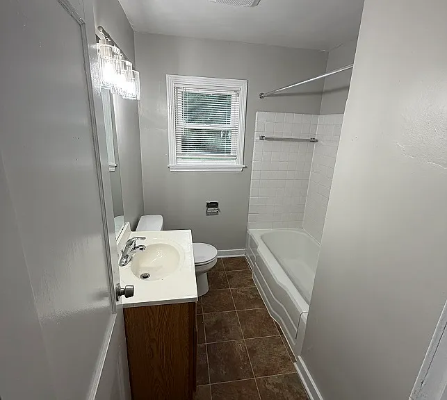 1160 Edna St SE — Photo 7