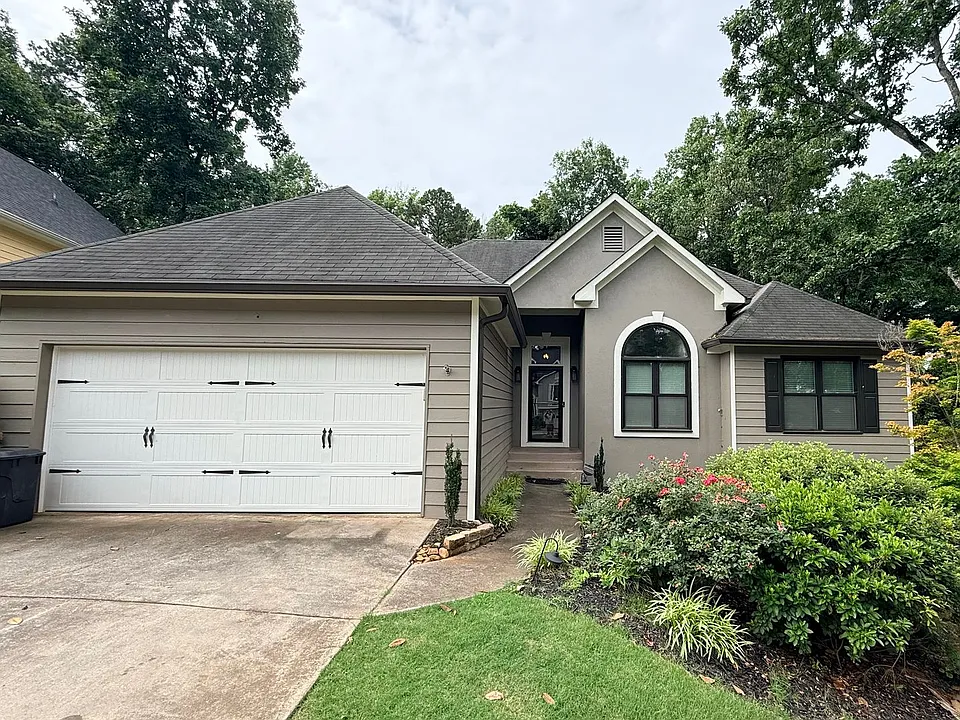 31 White Oak Dr SE