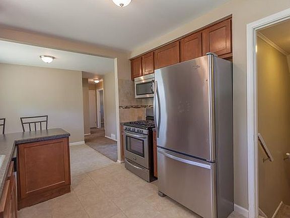 4th image of 32615 Avondale St