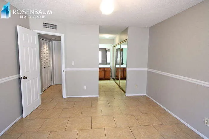 925 N College Ave #C111 — Photo 10