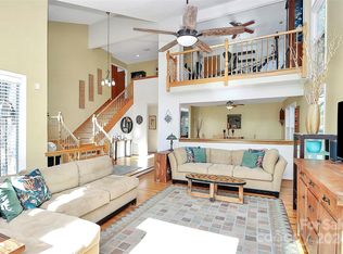 208 Foxlair Ct, Matthews, NC 28105