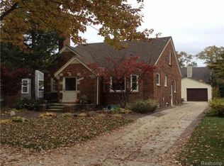 1835 Woodland Ave, Sylvan Lake, MI 48320