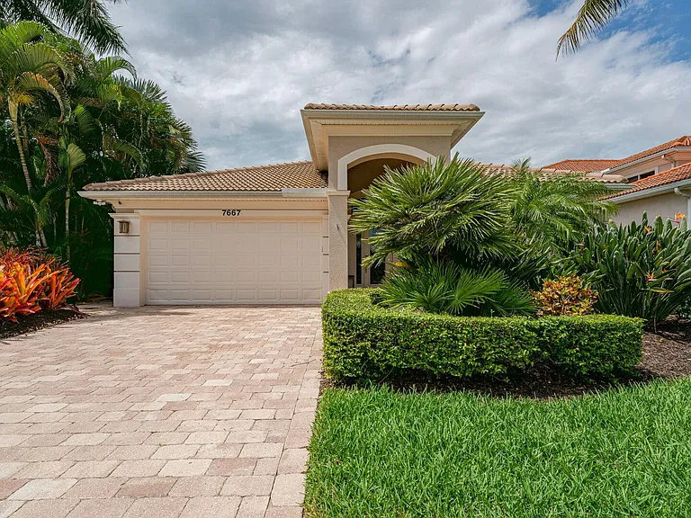 7667 Martino Cir — Photo 35