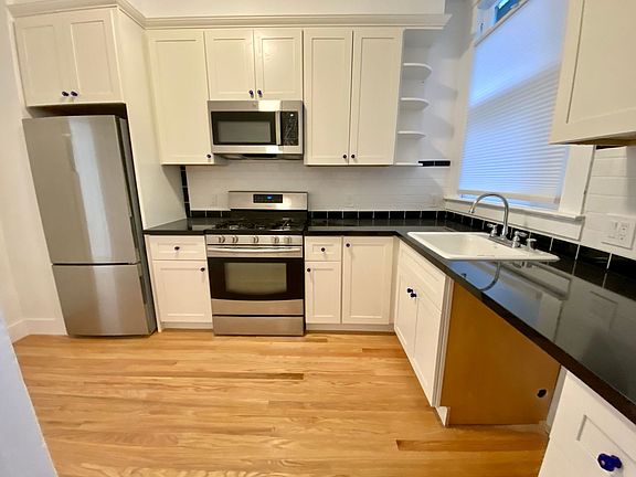 5th image of 1304 Hyde St