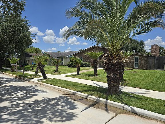 2nd image of 14327 Lorne Dr