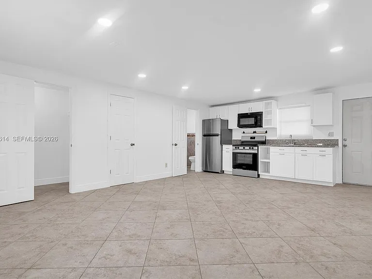 1041 NE 9th Ave #A1 — Photo 13