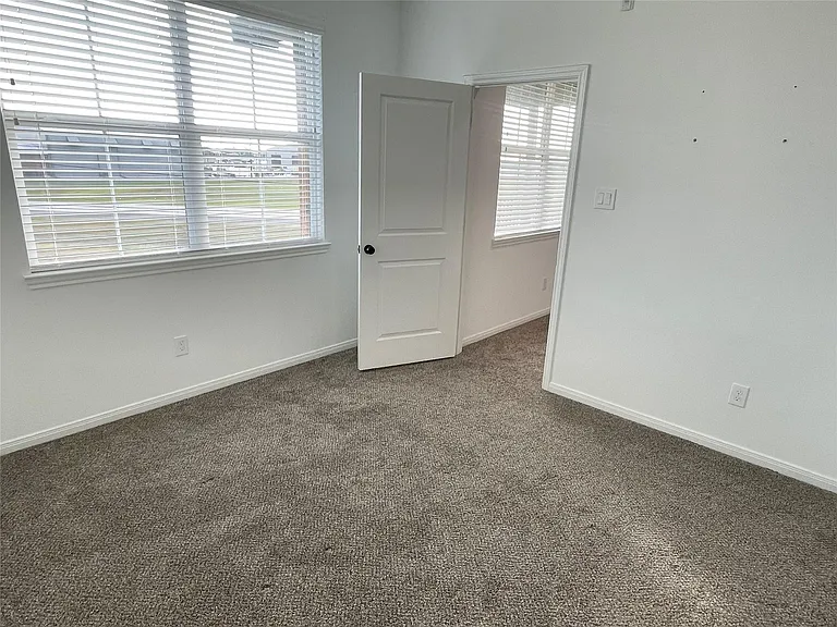 802 W Loop — Photo 13