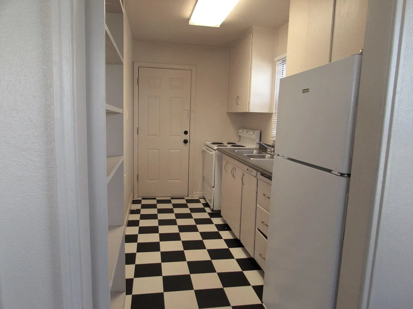 1151 Belford Avenue — Photo 4