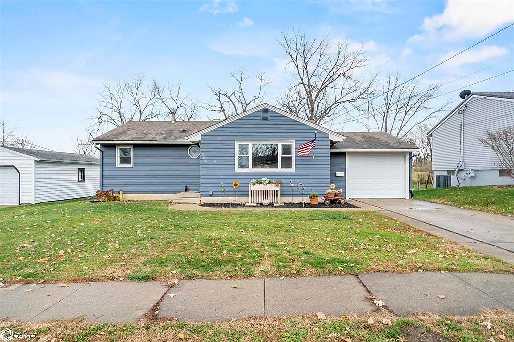 526 East St, Grinnell, IA 50112 Zillow