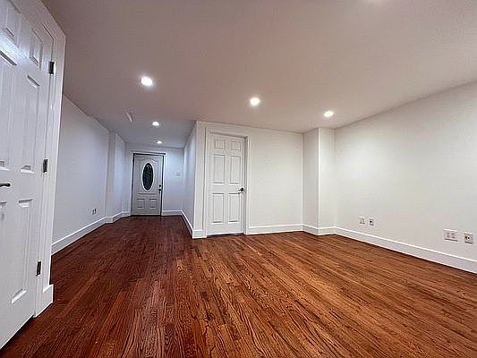 2nd image of 542 Willoughby Ave APT 1