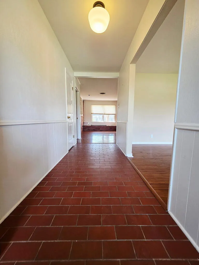 3 bed, 2.5 bath, 2503 sqft, $3,200 — Photo 2