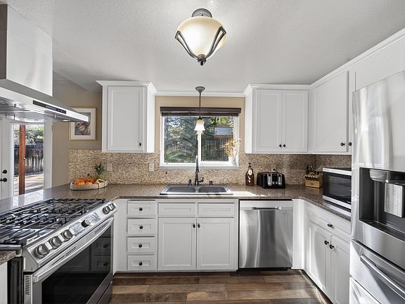 5th image of 707 Alamine Dr