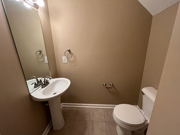415 Dabney Dr — Photo 7