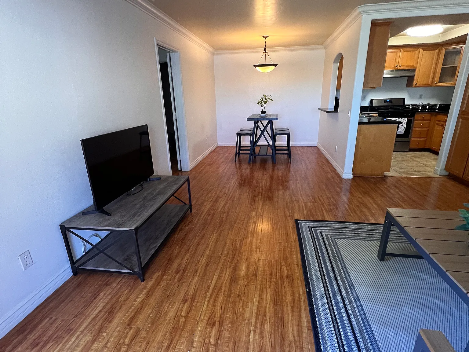 3 bed, 1100 sqft, $1,200 — Photo 4
