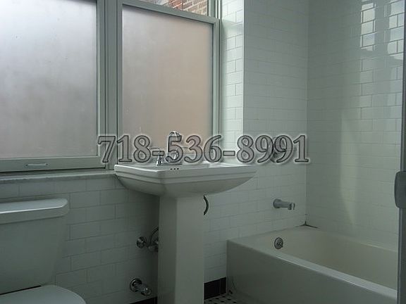 4th image of 849 Manhattan Ave APT 4R