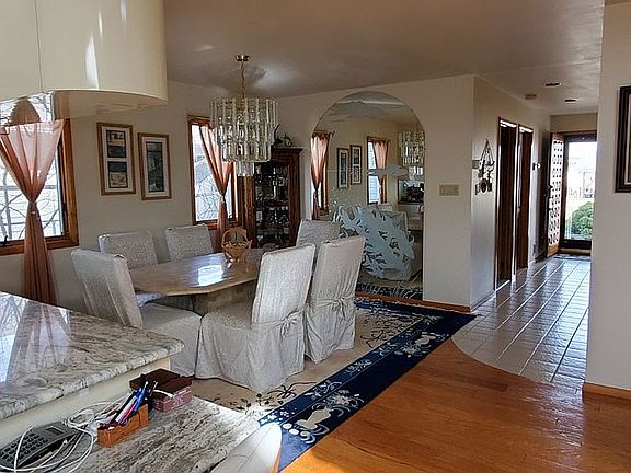 Dining w. Chandelier, Front 