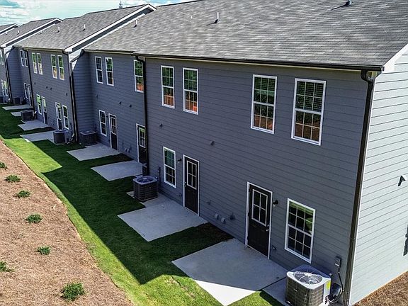 3rd image of 110 Waverly Cir #991e65530