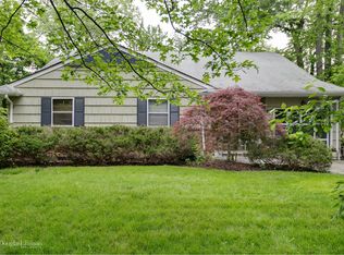 9 Shadow Ln, Great Neck, NY 11021