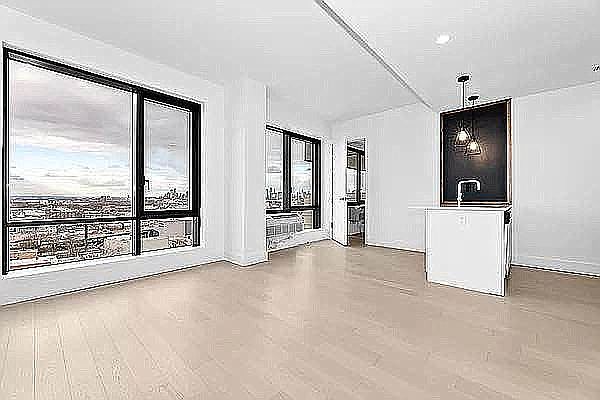 1st image of 557 4th Ave #902