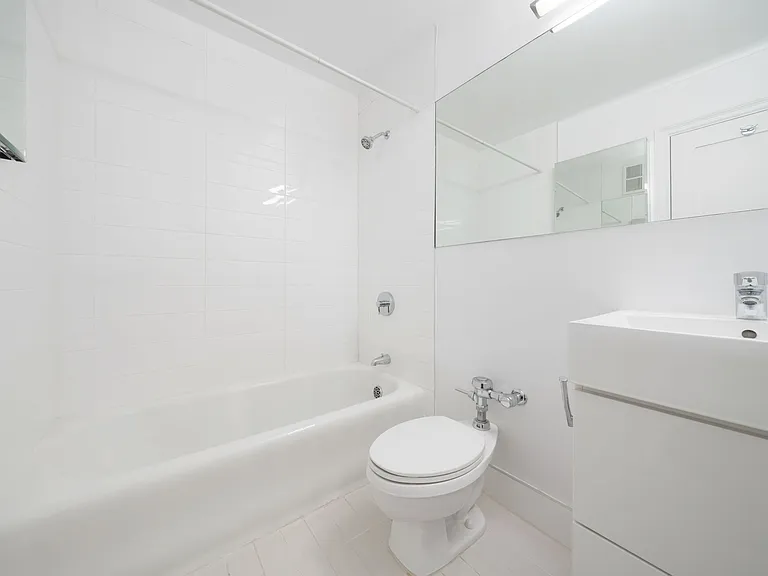 400 E 57th St #3M — Photo 12