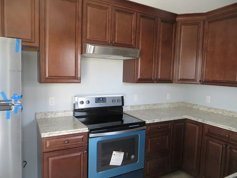 2824 S 76th Ave — Photo 8