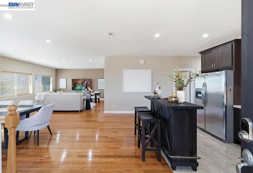 4 bed, 1720 sqft, $4,500 — Photo 2