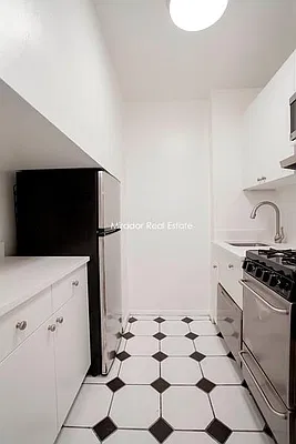 Rented by Mirador Real Estate | media 9