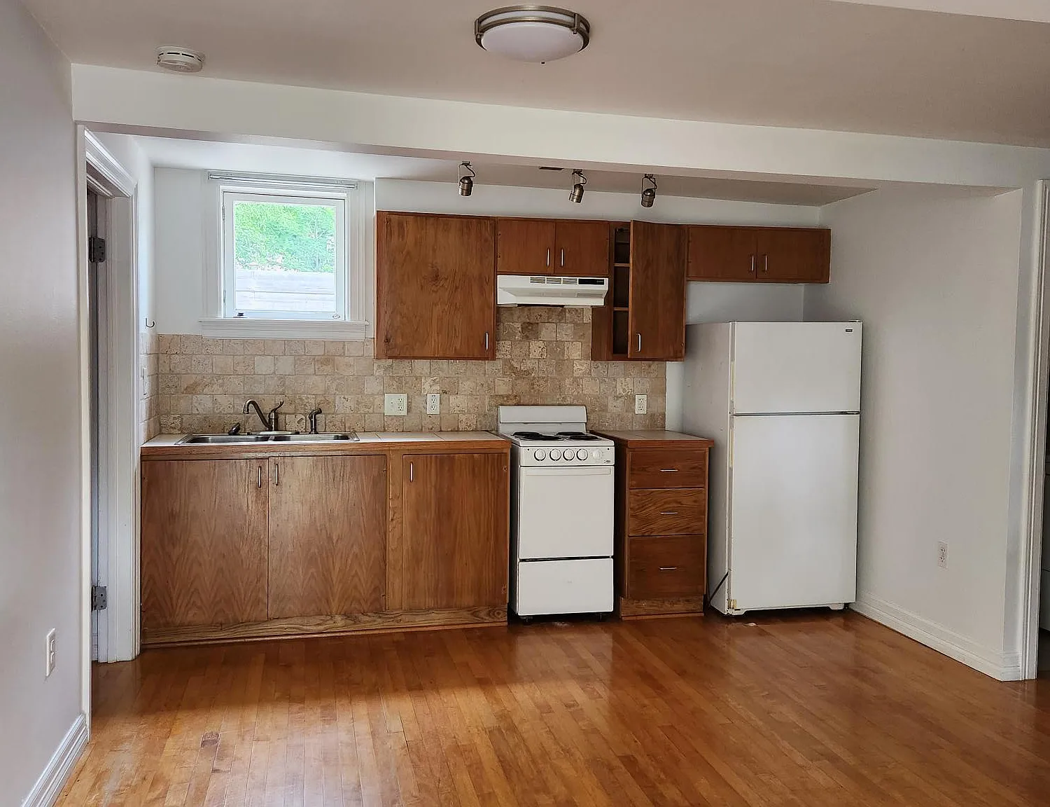 1 bed, 1.0 bath, 532 sqft, $1,300 — Photo 3