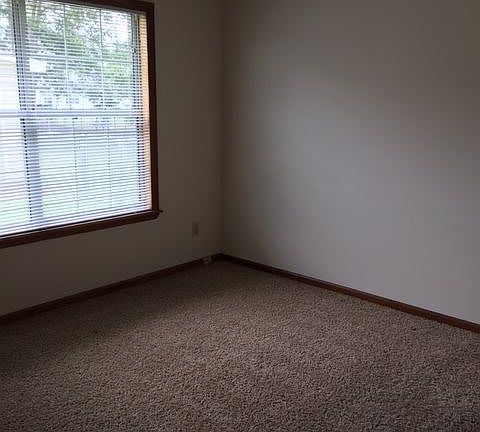 5th image of 2314 Pineview Dr APT A
