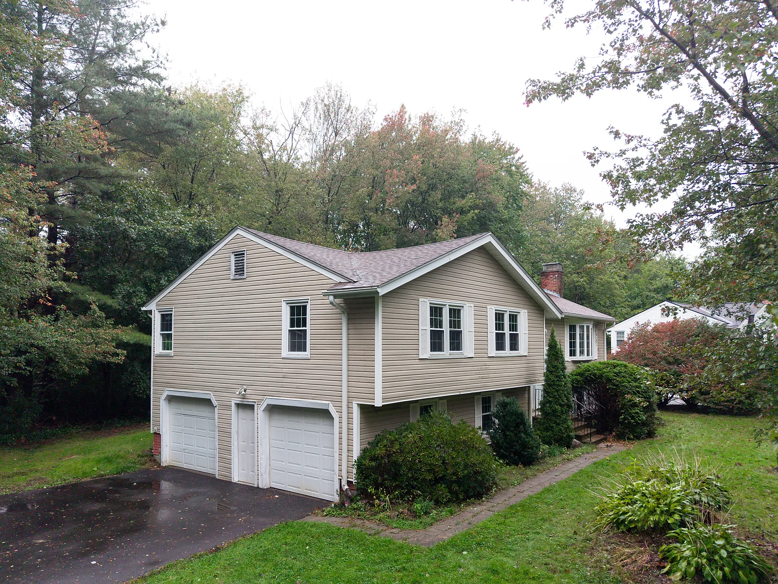 4 bed, 2.5 bath, 2249 sqft, $4,000 — Photo 2