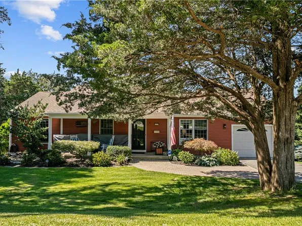 15 Lewis St, Tiverton, RI 02878