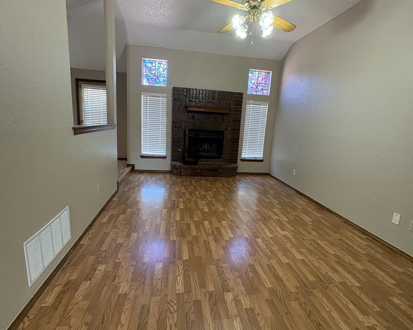3 bed, 1306 sqft, $1,395 — Photo 2