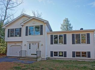 321 Lake Rd, Tobyhanna, PA 18466