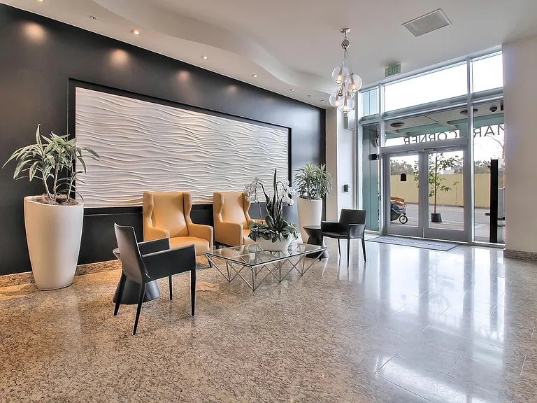 Smart Corner lobby