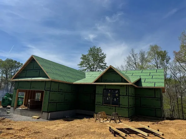 4000 Star Point Rd, Byrdstown, TN 38549