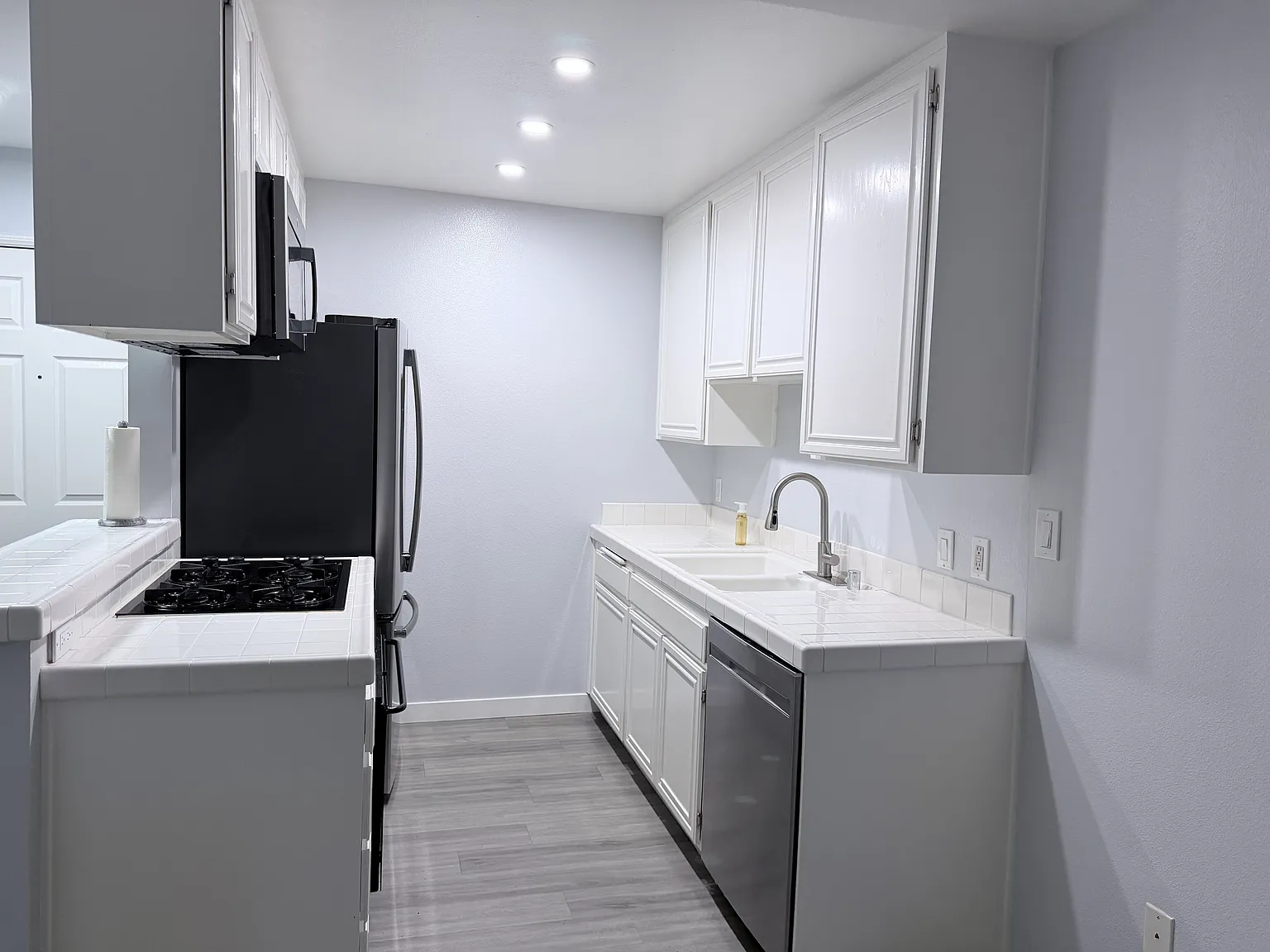 1 bed, 700 sqft, $2,400 — Photo 2