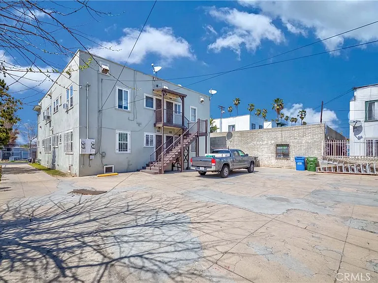 1308 1/2 S Van Ness Ave — Photo 24