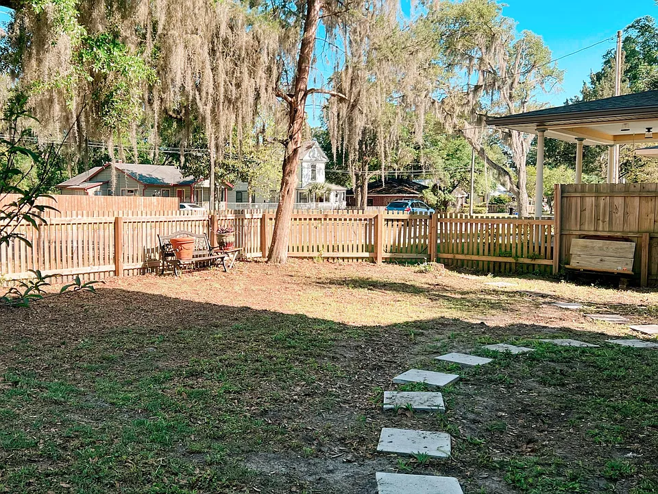 Private Back/Side Yard