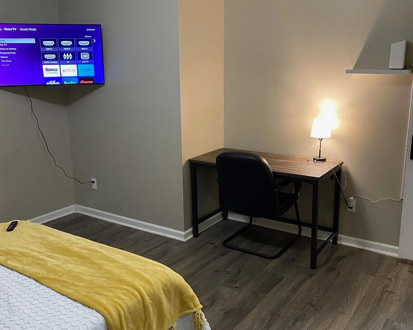 2 bed, 2.0 bath, 883 sqft, $1,274 — Photo 2