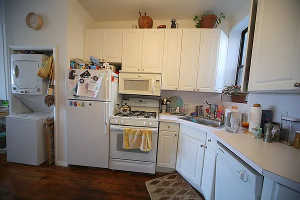 Rented by Metropolitan Realty | media 5