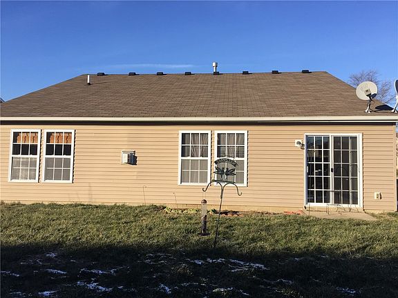 3rd image of 1215 King Maple Dr