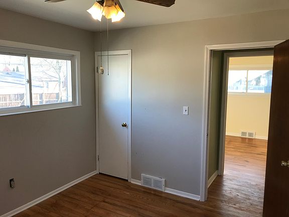 3rd image of 938 Edgewood Dr
