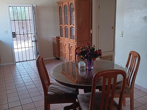 5th image of 426 E Blacklidge Dr