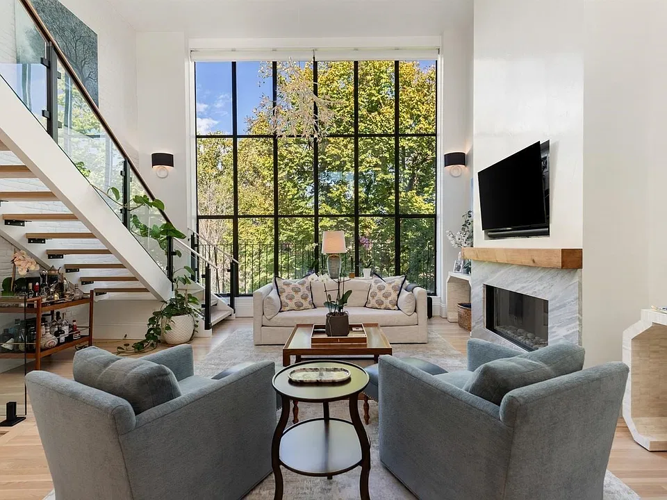 51 Rutland Sq #PENTHOUSE
