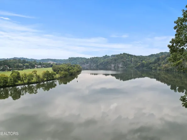 2101 Woodmere Ln, Knoxville, TN 37920