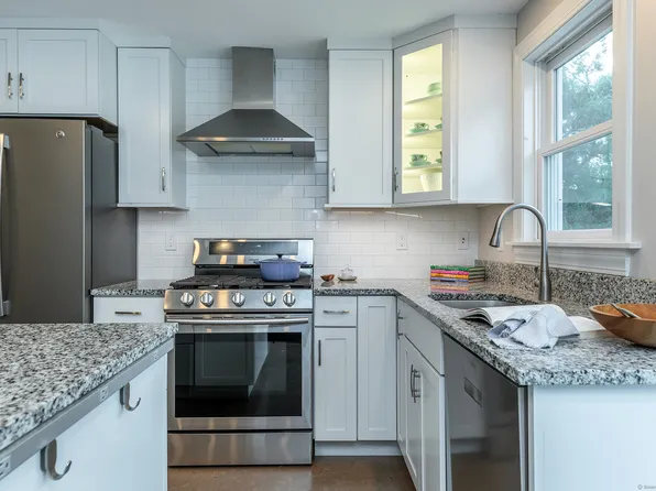 87 Canaan Road APT 2G, Salisbury, CT 06068