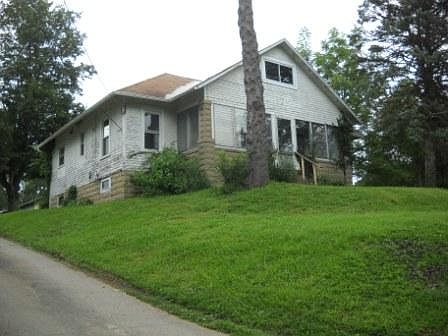 1st image of 490 Manning St