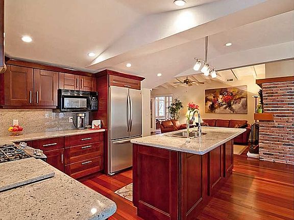 5th image of 1116 SE 8th St