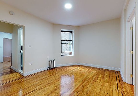 4th image of 229 E 12th St APT 24
